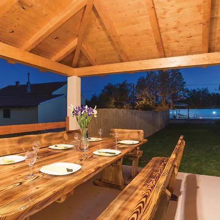 Four-bedroom In Pristeg