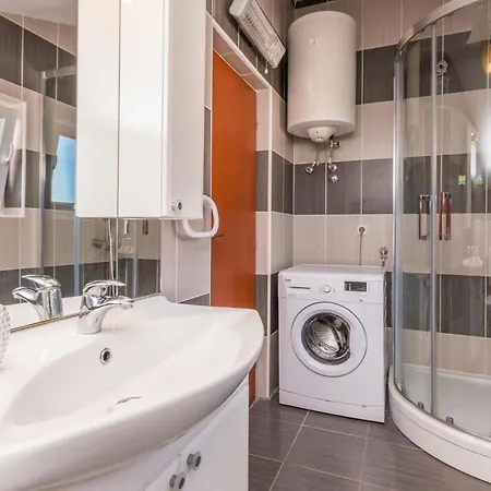 Hébergement de vacances 4 Bedroom Awesome In