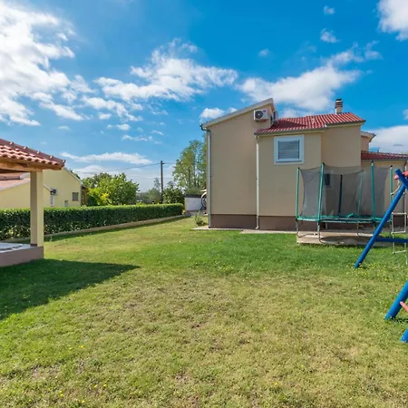 別荘 Four-bedroom In