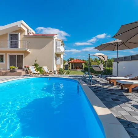 Holiday home 4 Bedroom Awesome In