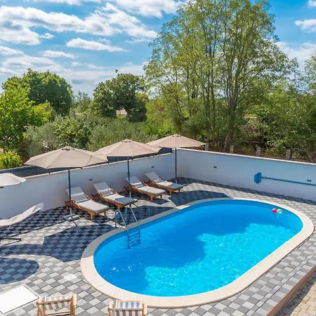 Four-bedroom In Pristeg