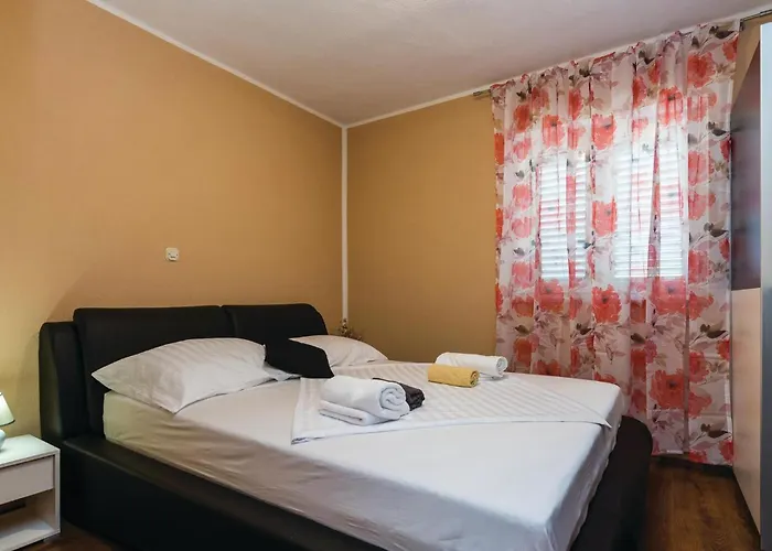 Four-bedroom In Vikendica Pristeg