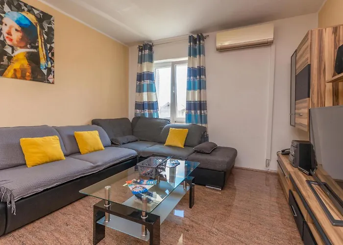 Four-bedroom In بيت للعطل *