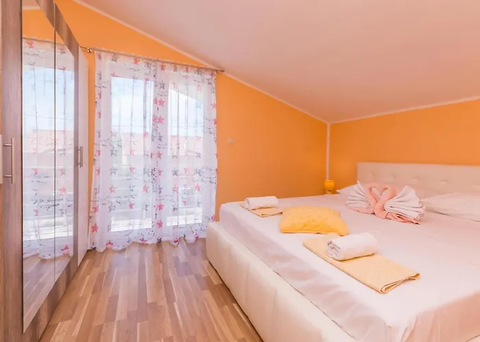 Vikendica Four-bedroom In