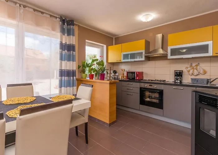Four-bedroom In Vikendica Pristeg